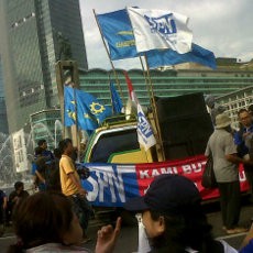Demo Buruh Dimulai, 100-an Buruh Penuhi Bundaran HI