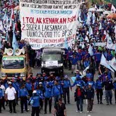 Pendemo Sesaki Jalan Sudirman, 7 Bus TransJ Terjebak Macet