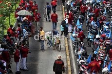 Massa Berangsur Pulang, Jalan Medan Merdeka Barat ke Harmoni Dibuka