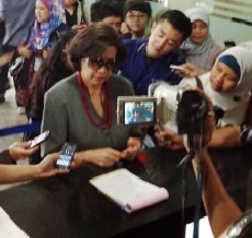 Bawa Kasih Sayang, Ayah & Ibu Mertua Kembali Jenguk Angie