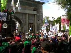 1.500-an Buruh Bersiap di Depan Balai Kota Semarang