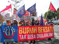 Peringati May Day, Buruh-Mahasiswa Yogya Nyanyi Iwak Peyek