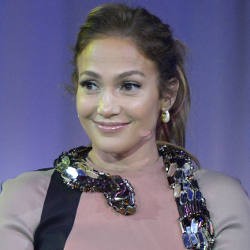 Jennifer Lopez Dililit Ular
