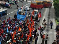 Busway Dijajah Buruh, TransJ Mengalah