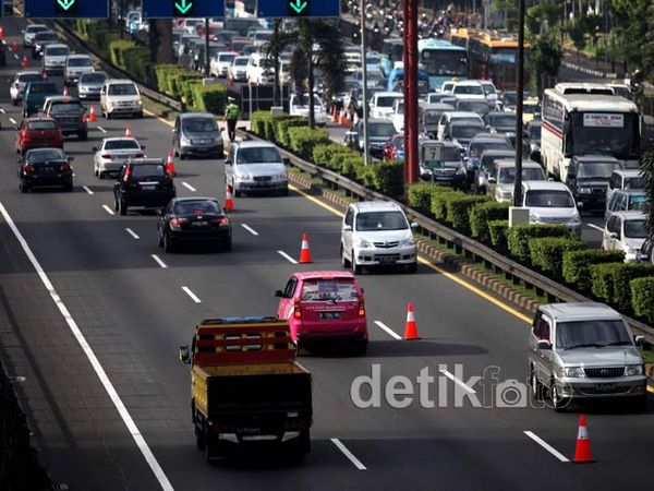Macet Menggila, Lawan Arus di Tol Diberlakukan