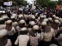Dihadang Polisi, Buruh Gagal Tembus Bandara Soeta