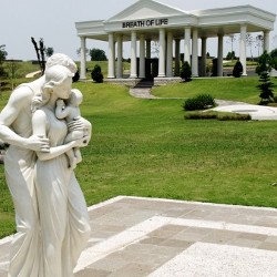 Makam Supermewah Bukan Hanya untuk Pejabat & Artis 