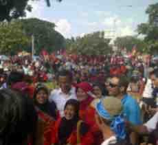 Tinggalkan Jaguar, Dahlan Iskan Jadi Selebritis Dadakan di Demo Buruh