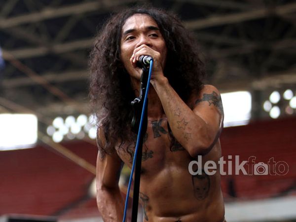 Slank Hibur Ribuan Buruh 