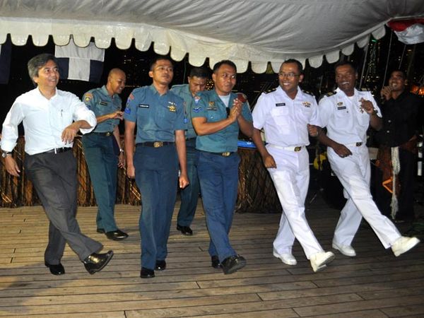 Kru KRI Dewaruci Hibur Masyarakat RI di Florida