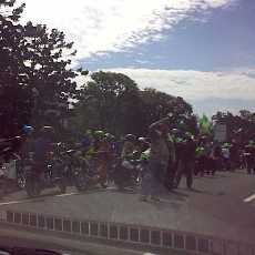 Ratusan Buruh Bermotor Kumpul di Pasupati