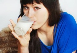 Sarapan Susu Tanpa Lemak Bisa Bantu Turunkan Berat Badan