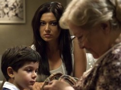 Reuni Keluarga Sang Nenek di A Plane Tree