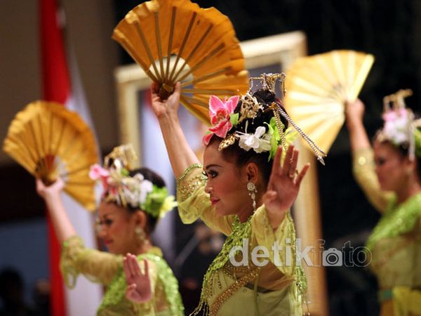 Melestarikan Tarian Gandes Kipas
