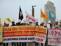 Hardiknas, Pendemo Minta Kuliah Murah
