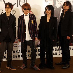 Merchandise Asli Laruku Langsung Diburu Penggemar