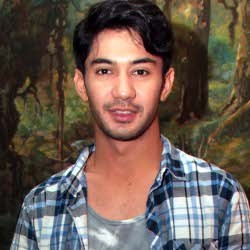 Coba Nyanyi, Reza Rahadian Pusing Sendiri