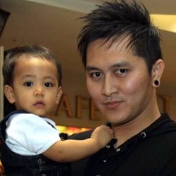 Dijepit Balok Es Peti Mati, Demian Pingsan