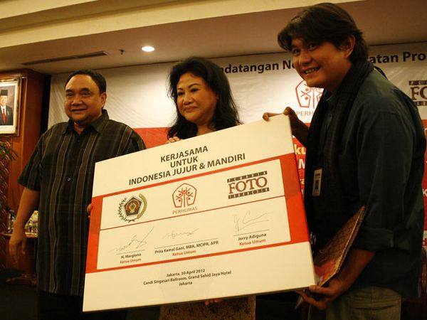 MoU Signing PERHUMAS-PWI-PFI