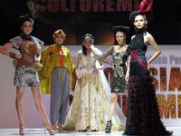 Colorful Nusantara di Surabaya Fashion Parade