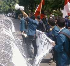 Mahasiswa Malang Tolak Liberalisasi Pendidikan