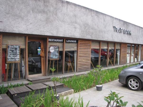 Galeri Resto a la Trysts Kemang