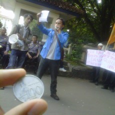 Massa PMII Geruduk Disdik Jabar