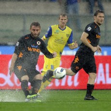 Lapangan Tergenang, Roma Ditahan Chievo Tanpa Gol