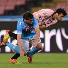 Napoli Kalahkan Palermo 2-0