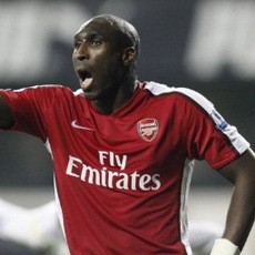 Sol Campbell Gantung Sepatu
