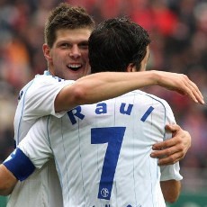 Huntelaar Minta Schalke Cari Pengganti Raul