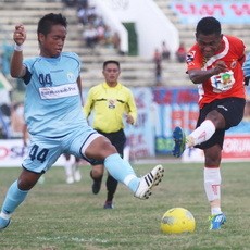 Persija Ditahan Persela, PSPS Tekuk Arema