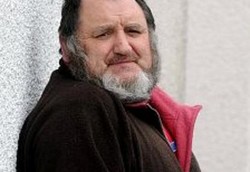 Bertahan Hidup Selama 40 Tahun dengan Patah Leher