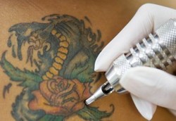 Bikin Tato Itu Sebenarnya Sakit atau Geli?