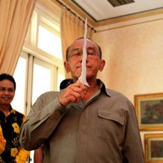 Ical Tempelkan Keris Pelindung dari Sultan Banjar ke Dahinya