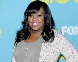 Bintang Glee Mendadak Pingsan Saat Diwawancara di Karpet Merah