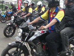 Pengguna Mobil dan Motor Jangan Arogan