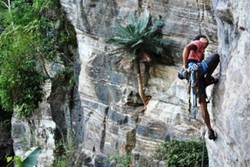 Serunya Menantang Curam Tebing Likunggavali di Gorontalo