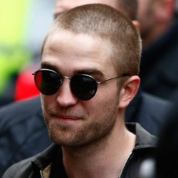 Robert Pattinson Bintangi Film Pencarian Saddam Hussein