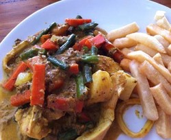 Makan Sandwich dan Vegetables Curry Enak Sepanjang Hari