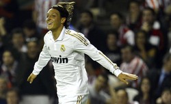 Ini adalah gelar liga ke-32 dalam sejarah Madrid. REUTERS/Felix Ordonez.