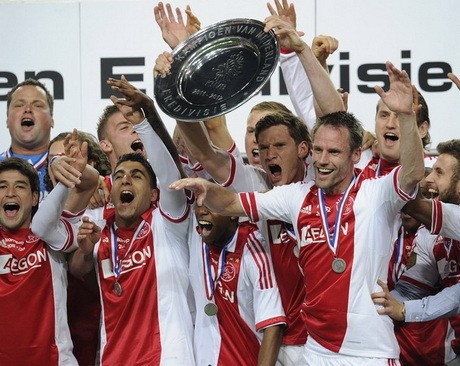 Ajax Pertahankan Gelar Eredivisie
