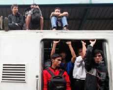 KRL Bogor-Jakarta Masih Belum Normal, Penumpang Menumpuk di Depok Lama