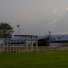 SQ A-380 yang Turunkan Penumpang Sakit Telah Tinggalkan Cengkareng