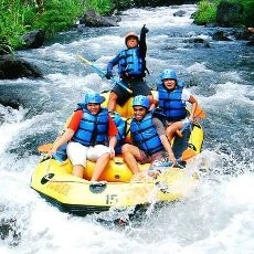 Rafting Seru Akhir Pekan di Telaga Waja, Bali