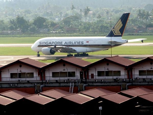 Pendaratan Perdana Pesawat A-380 di RI