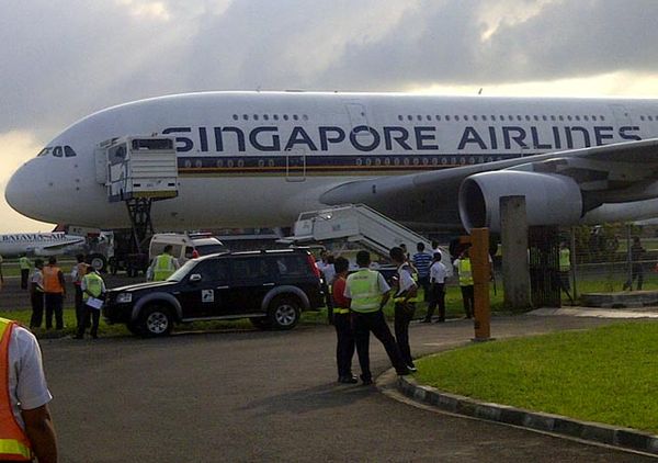 Penumpang Sakit, SQ Divert Landing di Soetta