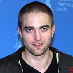 Robert Pattinson Curi Mobil Guy Pearce di Rover