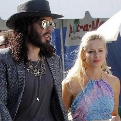 Wow, Russel Brand Kencani Mantan Model Playboy