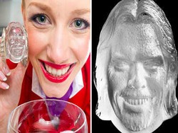 Woow, Wajah Pebisnis Richard Branson Terukir Pada Es Batu!